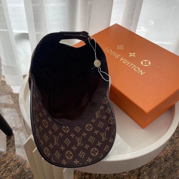 Louis Vuitton\'s new original single baseball cap, presbyopia embroidery